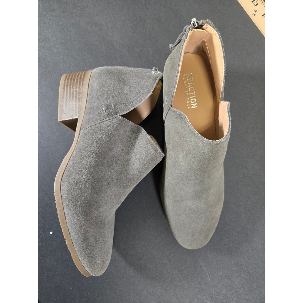 Kenneth Cole Reaction Grey Suede Side Skip Cutout Ankle Booties Size 7